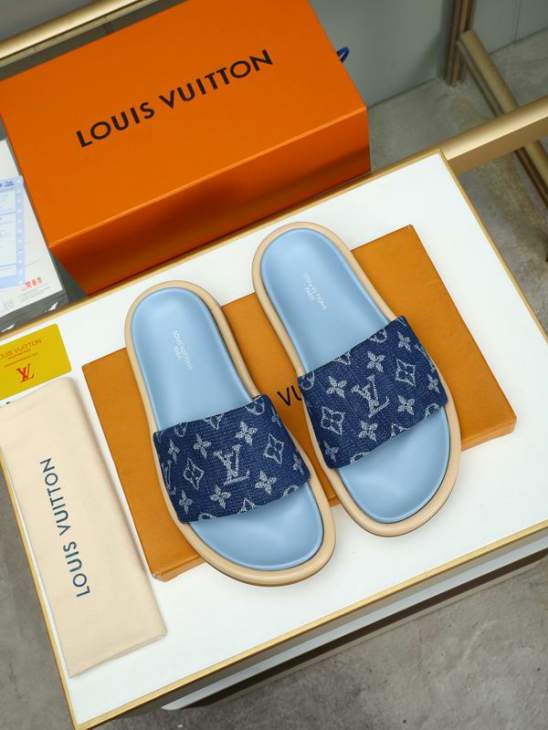 Picture of Louis Vuitton Slippers _SKULVsz35-46hnh04041208